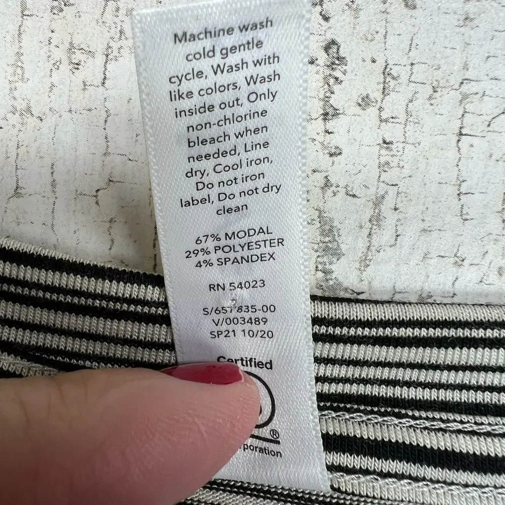 Athleta Cloudlight Stratus Striped Top Womens XS Black Cream Long Sleeve Modal - Picture 3 of 6